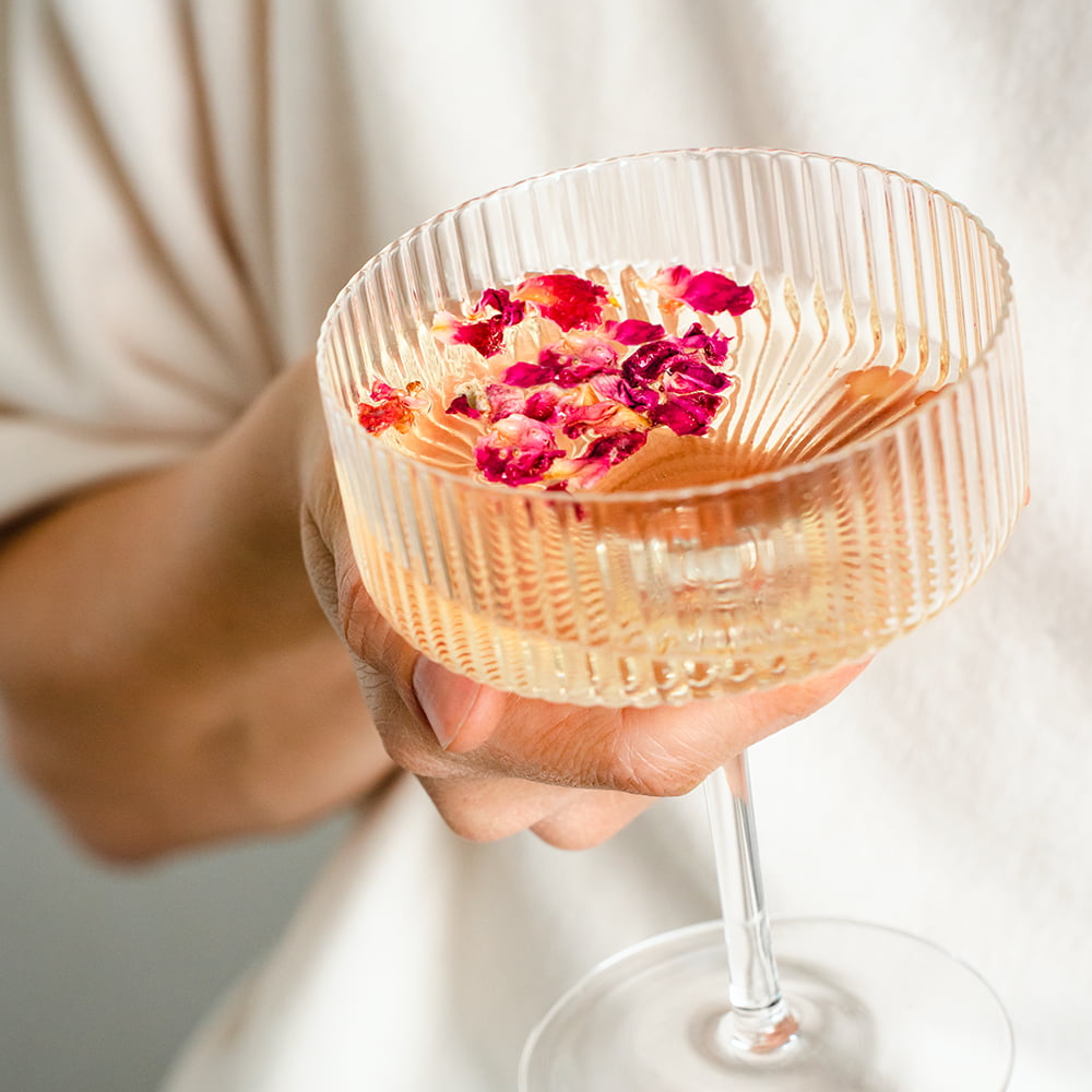 rose-zero-alcohol-package-design-branding-petals-glass